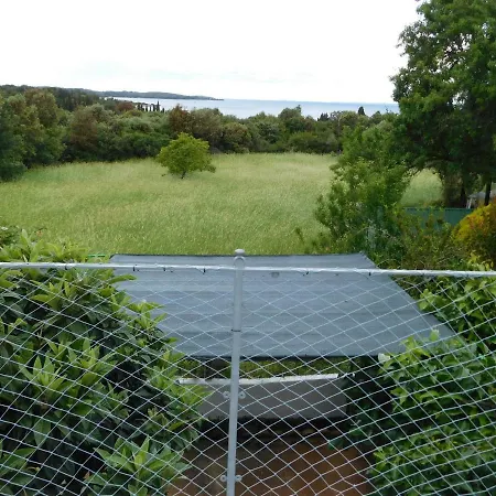 アパート Tognon プーラ